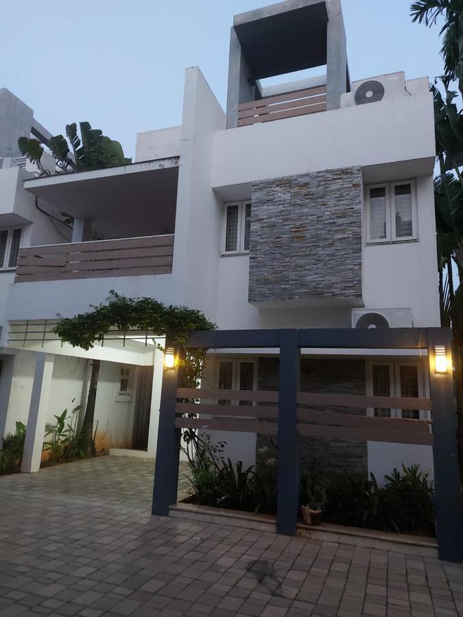 Hotel Avuraa Hospitality India à Chennai Extérieur photo
